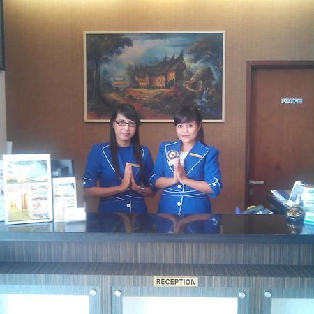 Ion Hotel Padang  Bagian luar foto