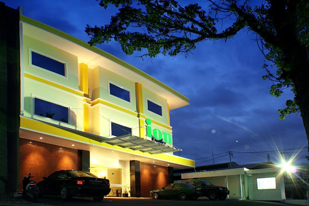 Ion Hotel Padang  Bagian luar foto