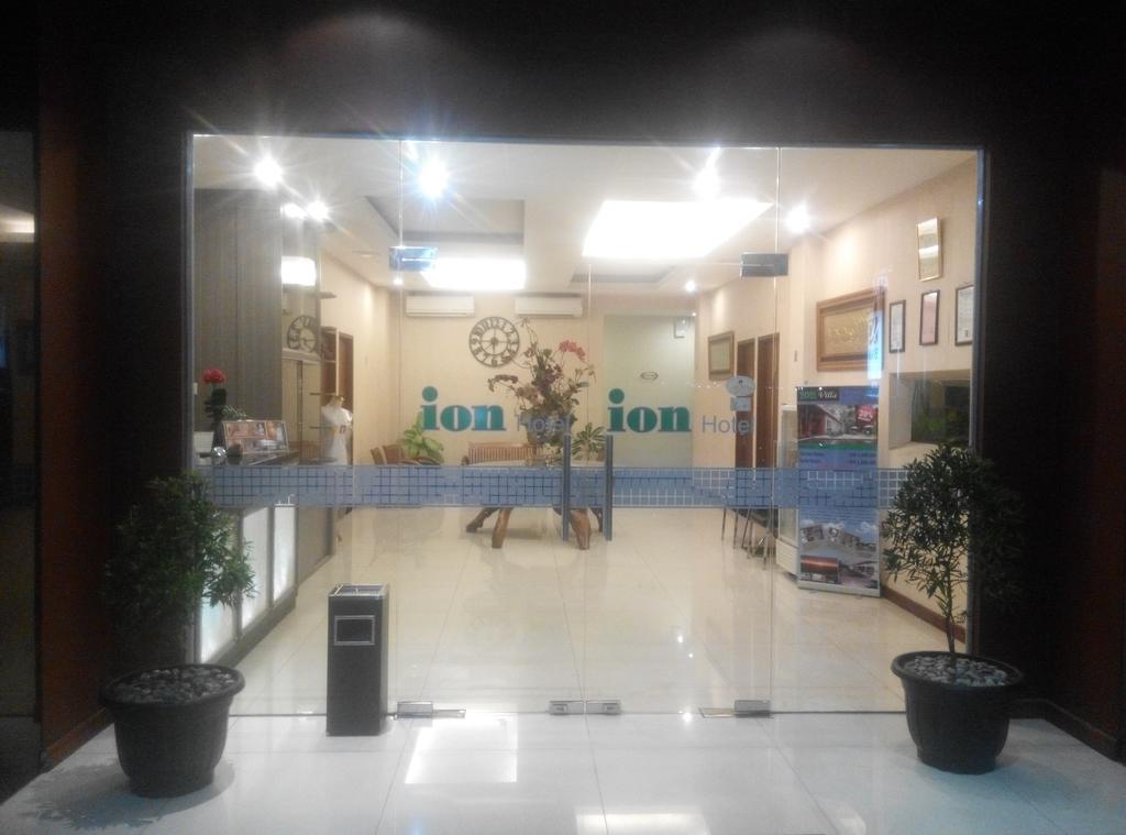 Ion Hotel Padang  Bagian luar foto