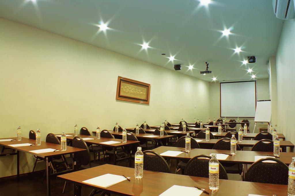 Ion Hotel Padang  Bagian luar foto