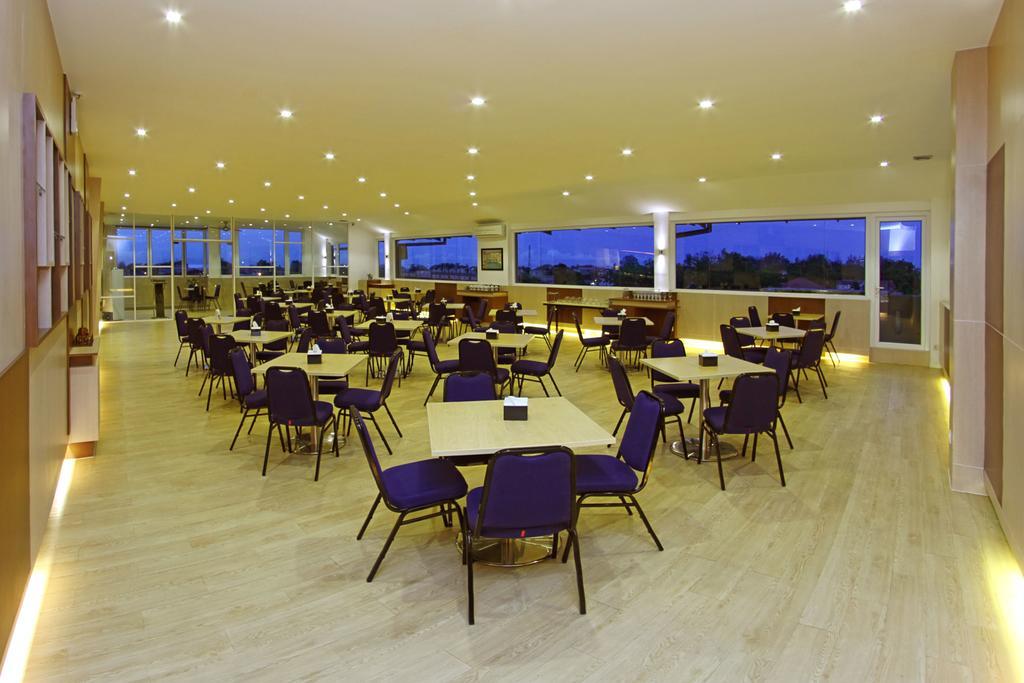 Ion Hotel Padang  Bagian luar foto