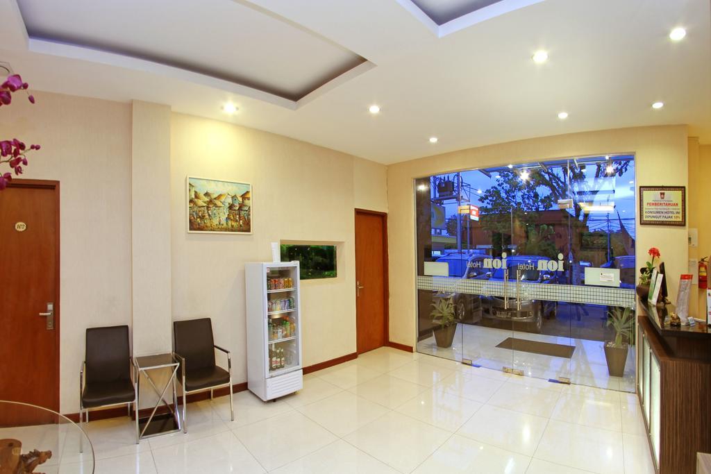 Ion Hotel Padang  Bagian luar foto