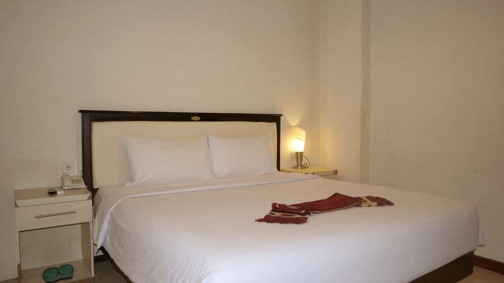 Ion Hotel Padang  Bagian luar foto