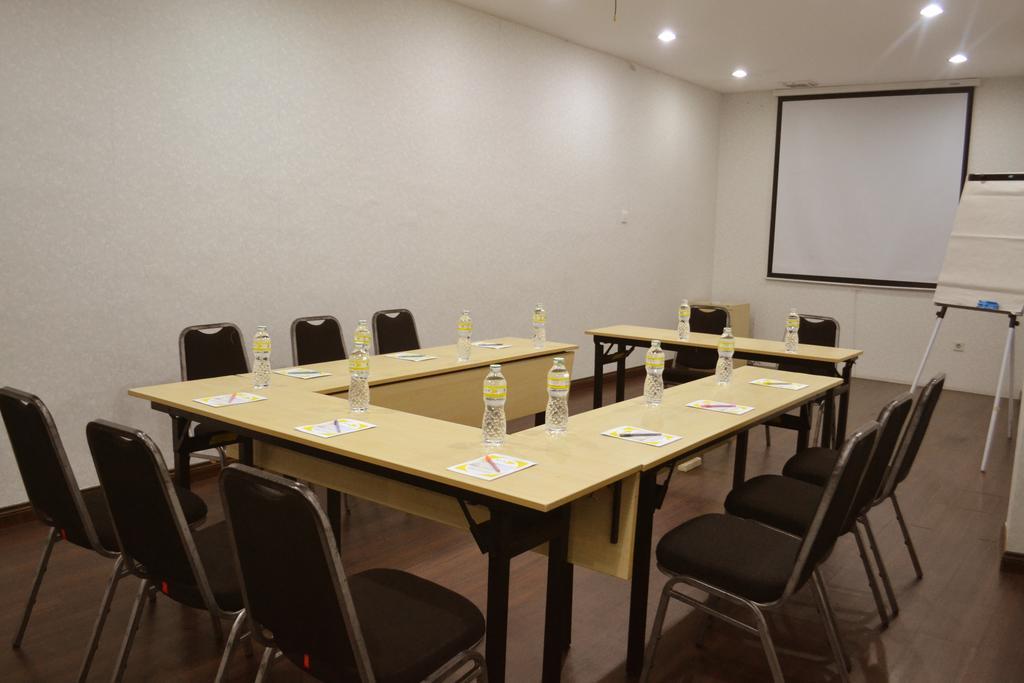 Ion Hotel Padang  Bagian luar foto
