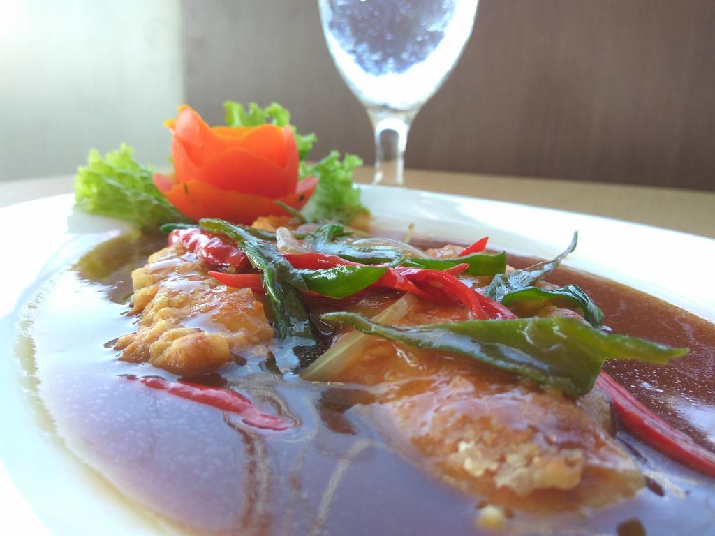 Ion Hotel Padang  Bagian luar foto